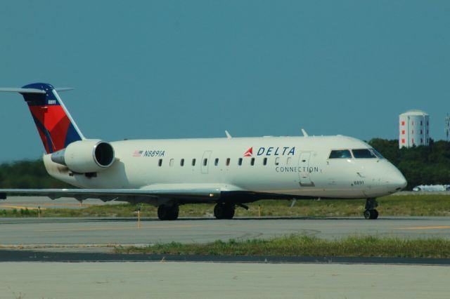 Canadair Regional Jet CRJ-200 —