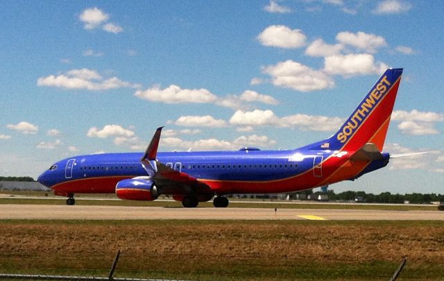 Boeing 737-800 (N6603F)