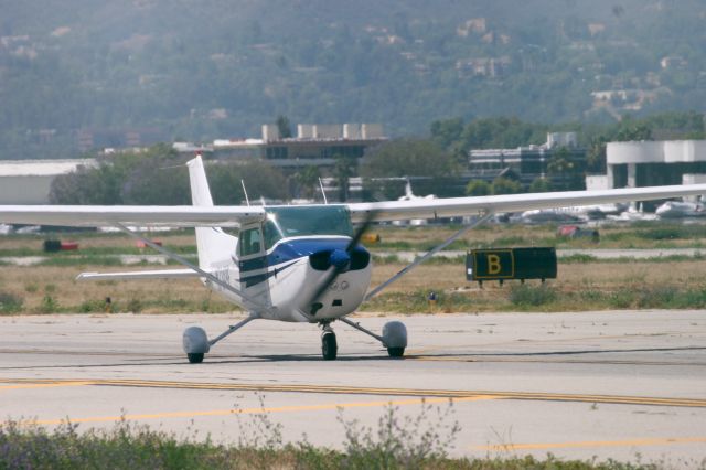 Cessna Skyhawk (N734BF)