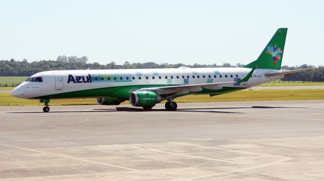 Embraer ERJ-190 (PR-AYX)