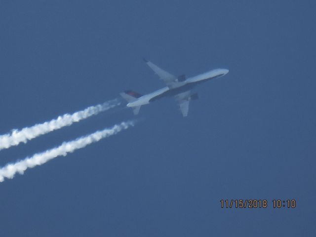 Boeing 757-200 (N689DL)