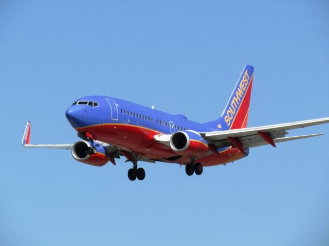 Boeing 737-700 (N442WN) - Landing RWY 30