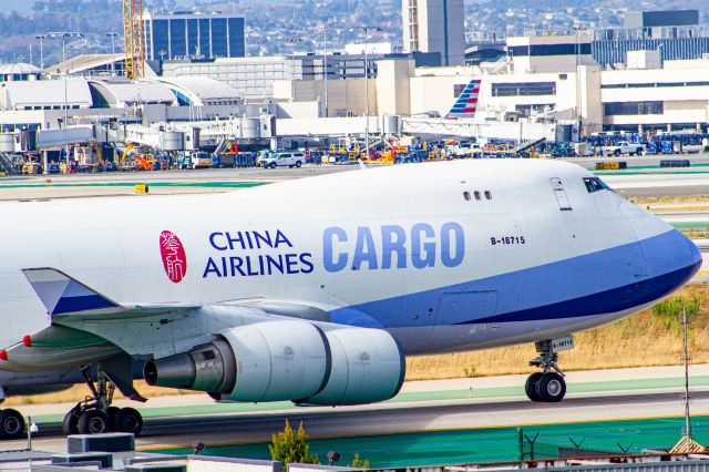Boeing 747-400 (B-18715)