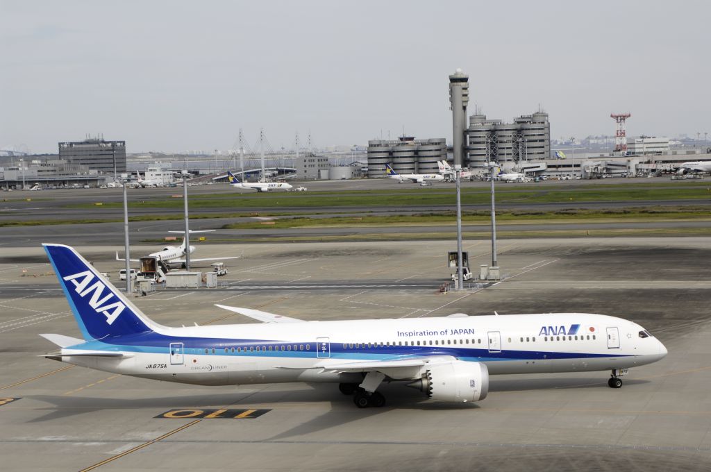 Boeing 787-9 Dreamliner (JA875A) - Taxing at Tokyo-Haneda Intl Airport on 2016/10/14
