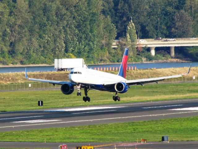 Boeing 757-200 (N546US)