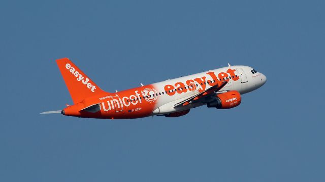 Airbus A319 (G-EZIO)
