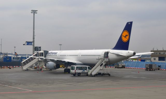 Airbus A321 (D-AISU) - Lufthansa Airbus A321-231 D-AISU in Frankfurt 