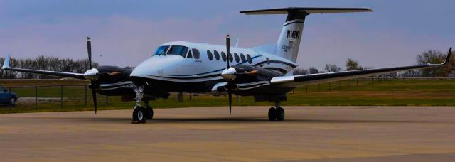 Beechcraft Super King Air 300 (N142WA)