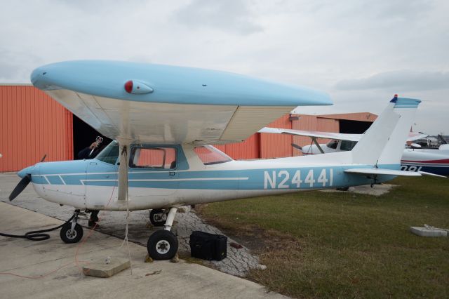 Cessna 152 (N24441) - Fill 'er up!