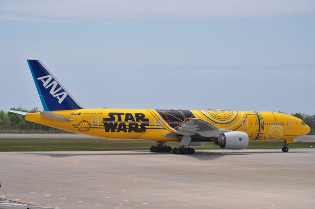 Boeing 777-200 (JA743A) - hakodateairport hokkaido japan