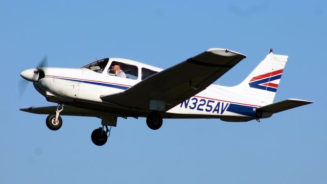 Piper Cherokee (N325AV)