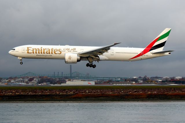 BOEING 777-300 (A6-EJA) - Emirates 239 arriving from Dubai