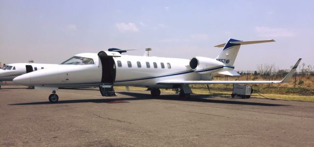 Learjet 40 (N657MP)