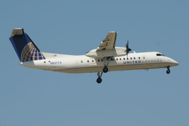 De Havilland Canada Dash 7 (N837CA) - Interestingly enough, I shot this same aircraft last year about this time in BWI! see other pic posted!