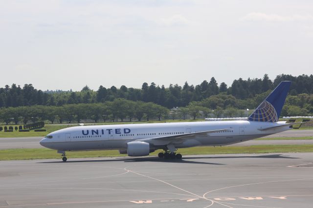 Boeing 777-200 (N796UA)