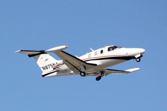 Eclipse 500 (N875NA) - Eclipse 500 (N875NA) arrives at Sarasota-Bradenton International Airport