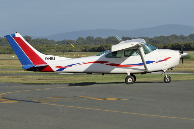 Cessna Skylane (VH-DXJ)