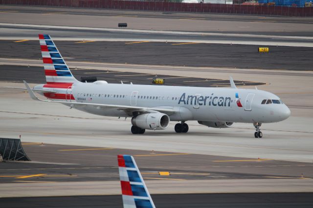 Airbus A321 (N906AA)