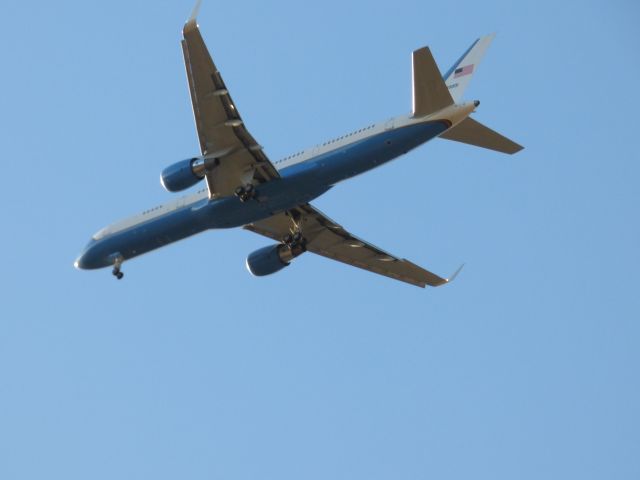 Boeing 757-200 (N80001) - 9-19-14 U S Air Force B757 on final at KEGE (Vice President Biden on board)