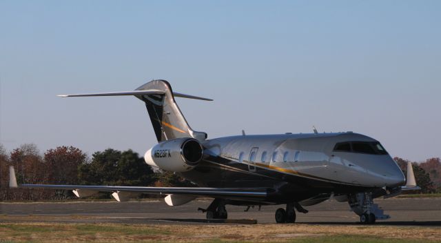 Bombardier Challenger 300 (N528FX) - Shown here is a 2006 Bombardier Challenger 300 in the Autumn of 2020.