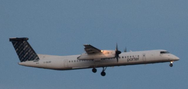 de Havilland Dash 8-400 (C-GLQO)