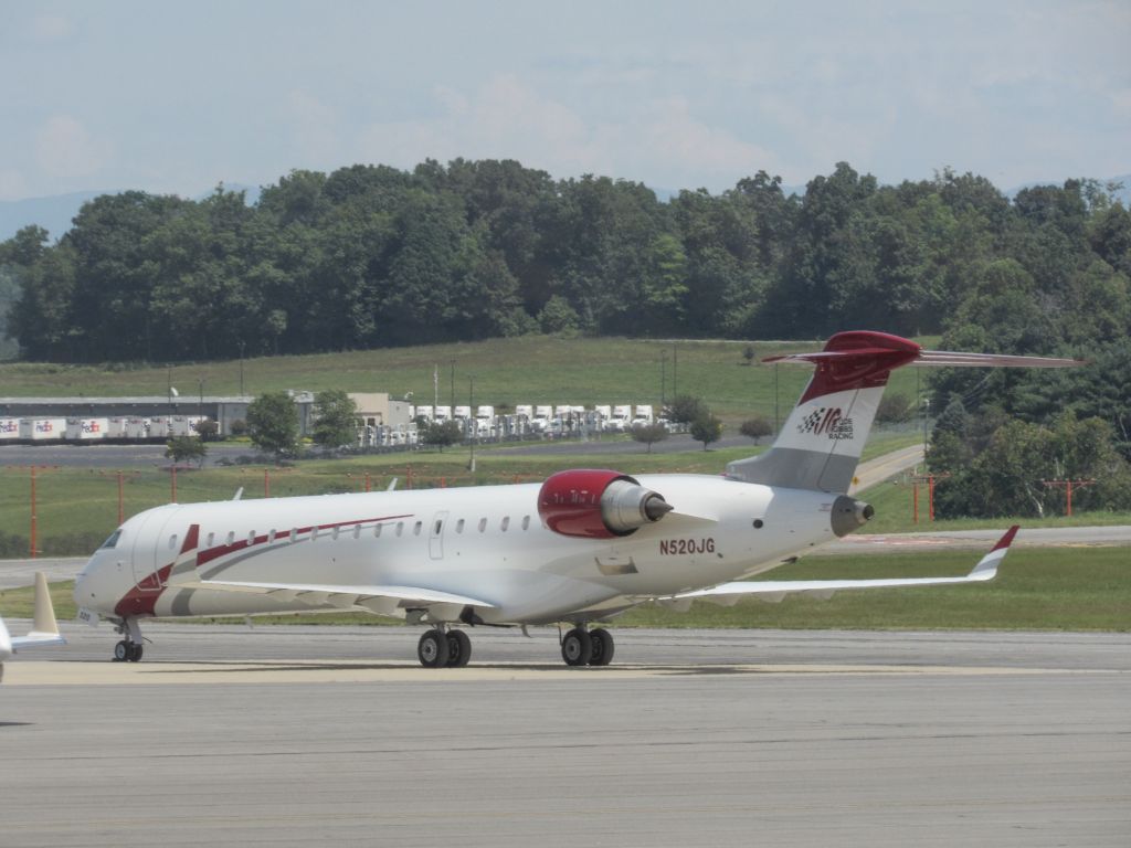 Canadair Regional Jet CRJ-700 (N520JG)