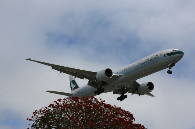 BOEING 777-300ER (B-KPW)