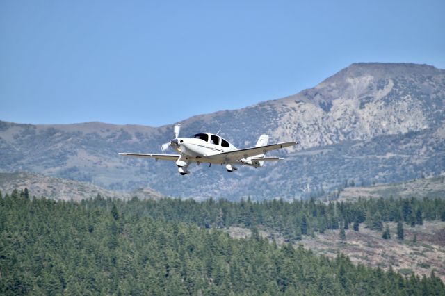 Cirrus SR-22 (N1220K)