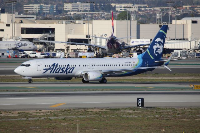 Boeing 737-900 (N285AK)