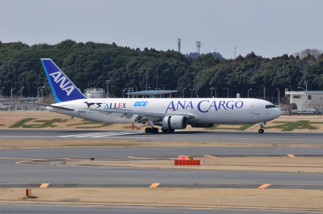 BOEING 767-300 (JA8356) - 2012/3/14