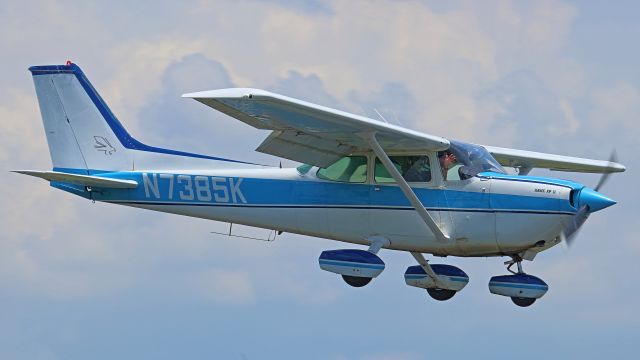 Cessna Skyhawk —