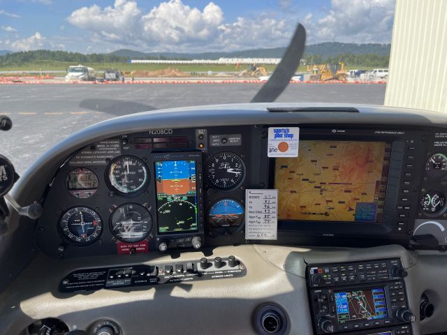 Cirrus SR-20 (N208CD)