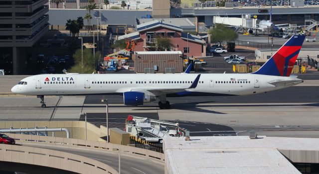 BOEING 757-300 (N590NW)