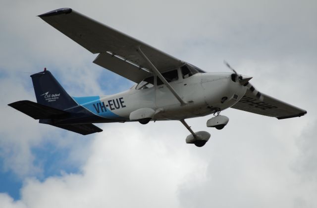 Cessna Skyhawk (VH-EUE)