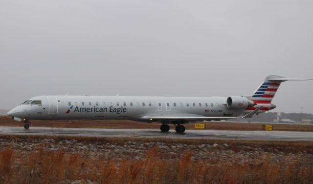 Canadair Regional Jet CRJ-900 (N583NN) - Just starting to rain