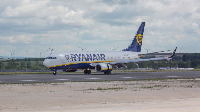 Boeing 737-700 (EI-EFE)