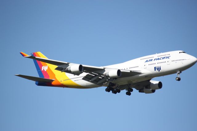 Boeing 747-400 (DQ-FJK)