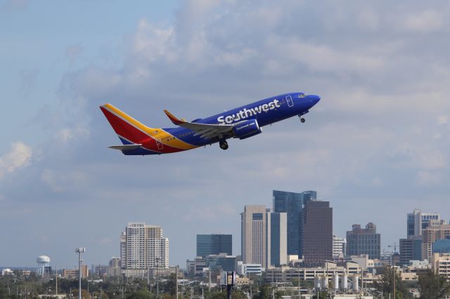 Boeing 737-700 (N919WN) - Southwest Airlines (WN) N919WN B737-7H4 [cn36625]br /Fort Lauderdale (FLL). Southwest Airlines flight WN2792 departs for Raleigh–Durham International (RDU).br /Taken from Terminal 1 car park roof level br /2018 04 07br /a rel=nofollow href=http://alphayankee.smugmug.com/Airlines-and-Airliners-Portfolio/Airlines/AmericasAirlines/Southwest-Airlines-WNhttps://alphayankee.smugmug.com/Airlines-and-Airliners-Portfolio/Airlines/AmericasAirlines/Southwest-Airlines-WN/a