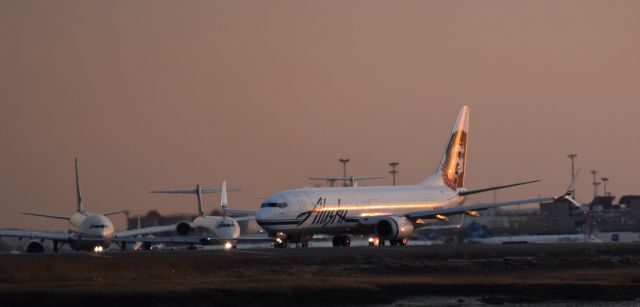 Boeing 737-700 (N558AS)