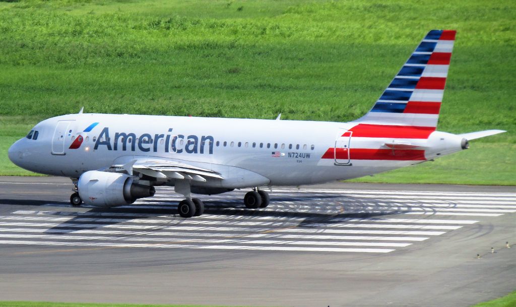 Airbus A319 (N724UW)
