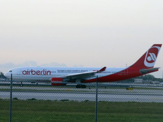 Airbus A330-200 (D-ALPI)
