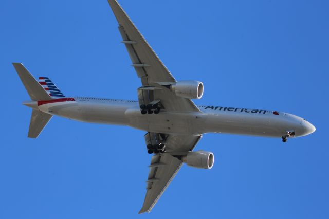 BOEING 777-300ER (N725AN)