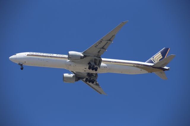 BOEING 777-300ER (9V-SWT)