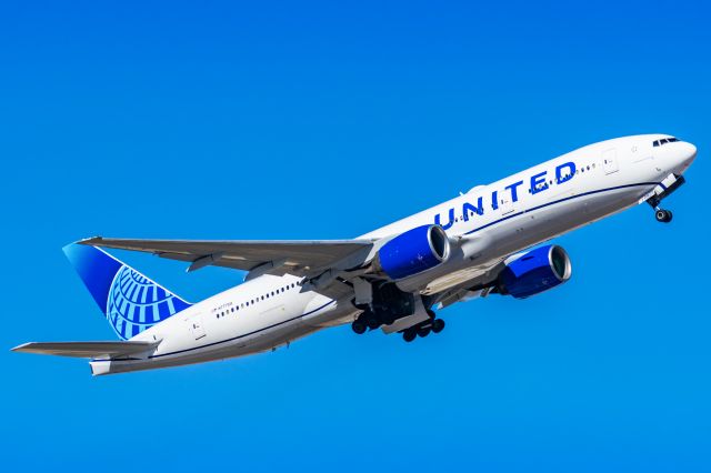 Boeing 777-200 (N777UA) - A United Airlines 777-200 taking off from PHX on 2/10/23 during the Super Bowl rush. Taken with a Canon R7 and Tamron 70-200 G2 lens.