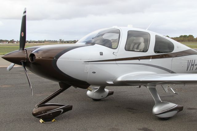 Cirrus SR-22 (VH-XTS)