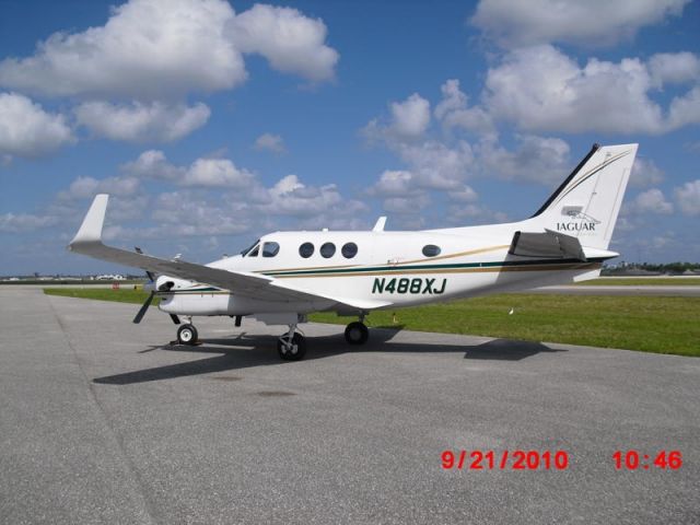 Beechcraft King Air 90 (N488XJ)