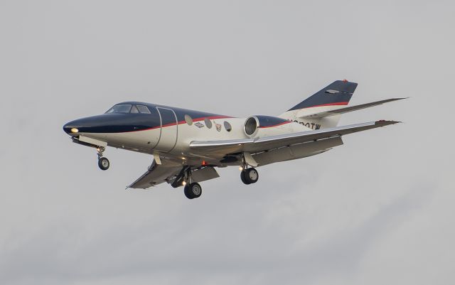 Dassault Falcon 10 (N600TW) - Runway 20R arrival @KDPA.