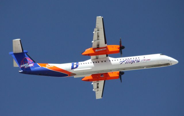 de Havilland Dash 8-400 (N437QX) - Departure, 12L, 06-11-2013