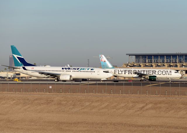 Boeing 737-800 (C-FCNW)