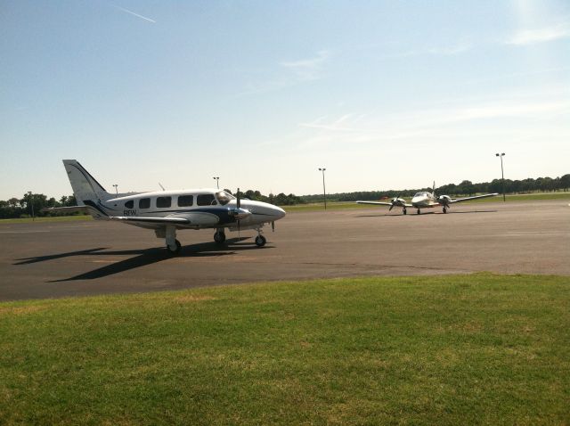 Piper Navajo (N811CB)